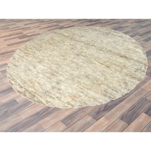 13'6"x13'6" Beige, Shaggy Moroccan Exotic Texture, Undyed Natural Wool Hand Knotted, Round Oriental Rug FWR495378