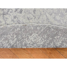 Load image into Gallery viewer, 7&#39;9&quot;x7&#39;9&quot; Gainsboro Gray, Jacquard Hand Loomed, Broken Cypress Tree Design, Wool and Silk, Thick and Plush, Round Oriental Rug FWR524154